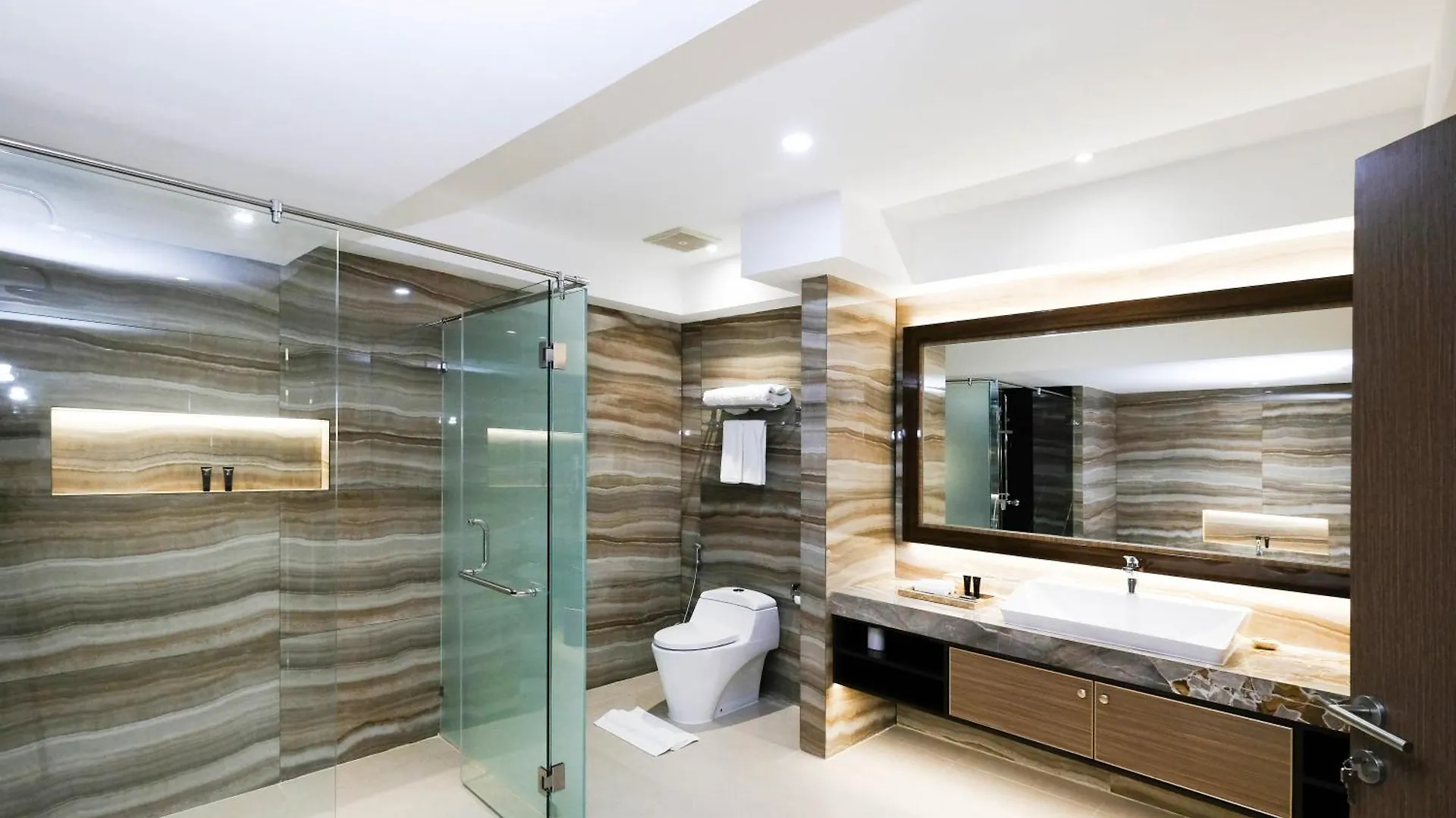 Dream Of Aventus Hotel Kuta 庫塔