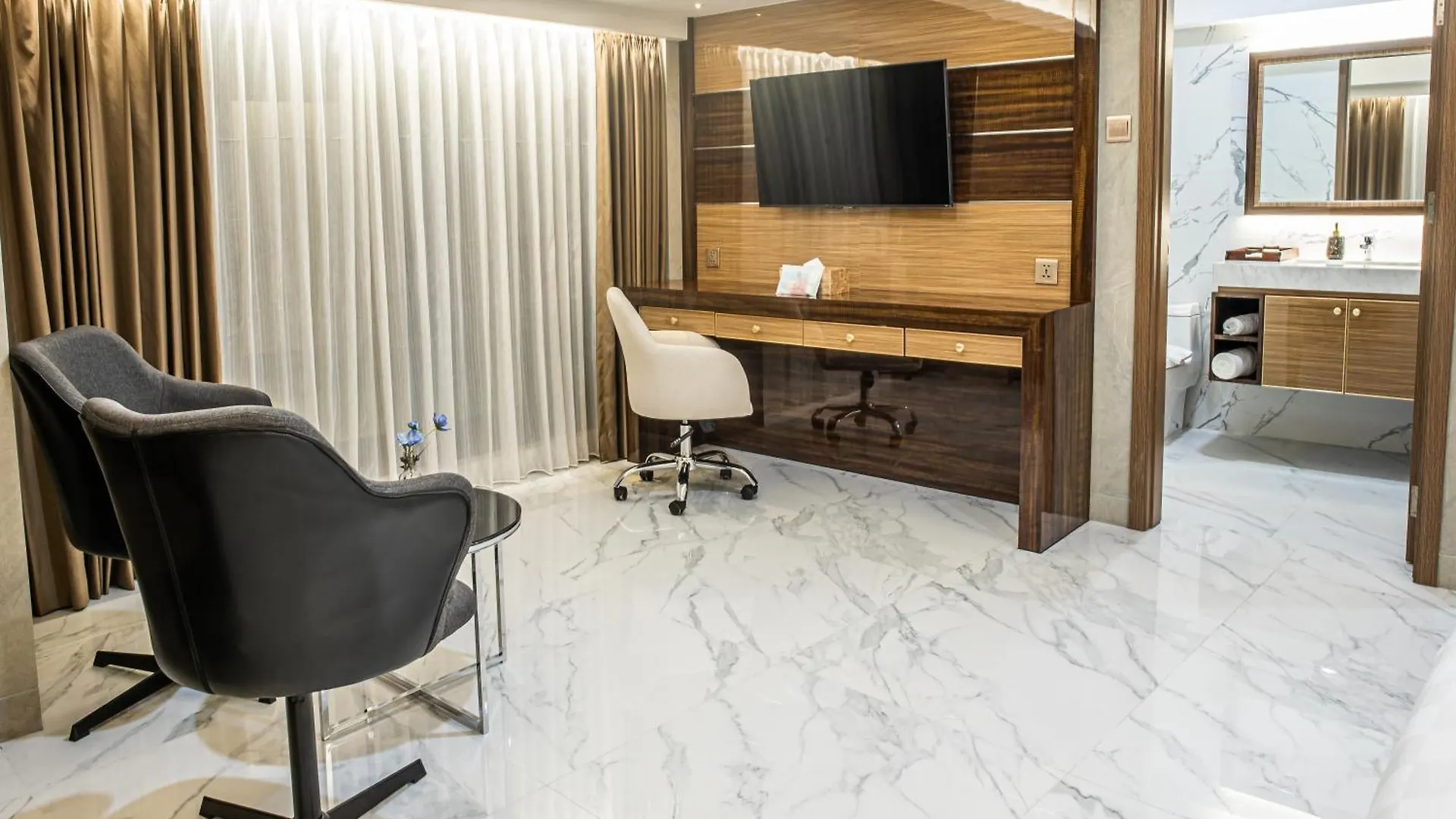 Dream Of Aventus Hotel Kuta 庫塔 5*,  印尼